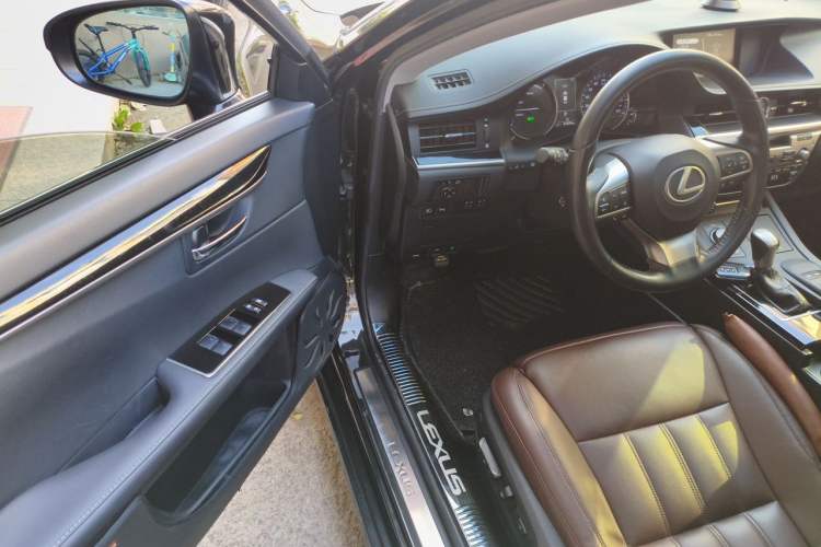 Used Lexus ES 2015 300h Comfort Edition Driver Seat