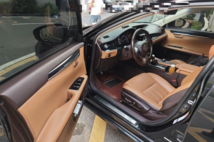 Used Lexus ES 2015 300h Comfort Edition Driver Seat