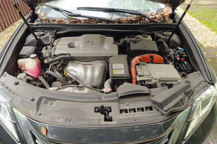 Used Lexus ES 2015 300h Comfort Edition Engine Bay
