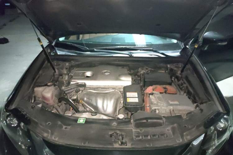 Used Lexus ES 2015 300h Comfort Edition Engine Bay