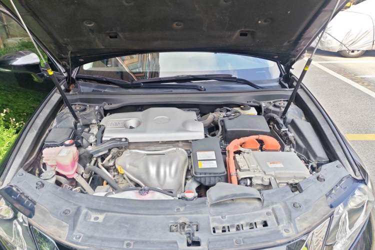 Used Lexus ES 2015 300h Comfort Edition Engine Bay