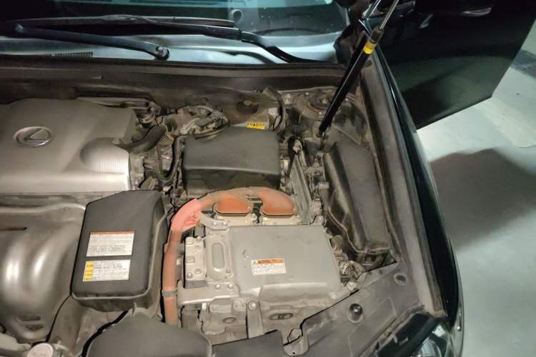 Used Lexus ES 2015 300h Comfort Edition Engine Bay Left