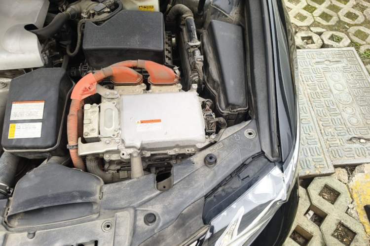 Used Lexus ES 2015 300h Luxury Edition Engine Bay Left