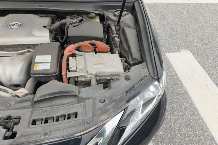 Used Lexus ES 2015 300h Comfort Edition Engine Bay Left