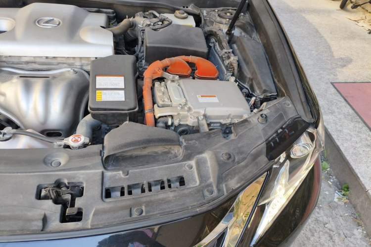 Used Lexus ES 2015 300h Comfort Edition Engine Bay Left