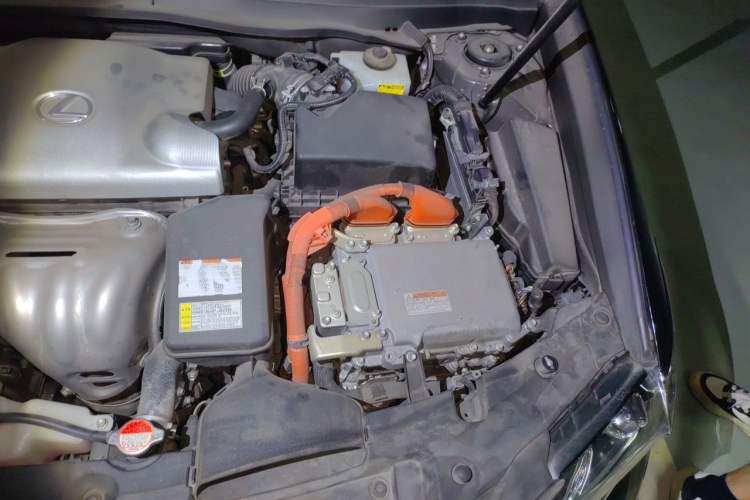 Used Lexus ES 2015 300h Comfort Edition Engine Bay Left