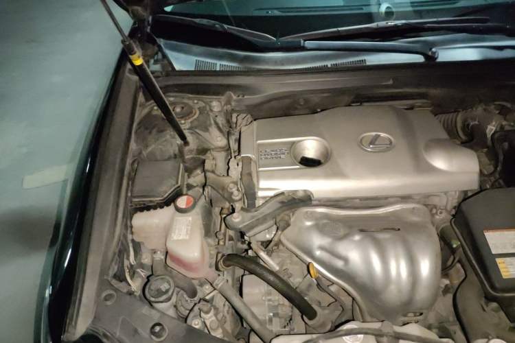 Used Lexus ES 2015 300h Comfort Edition Engine Bay Right