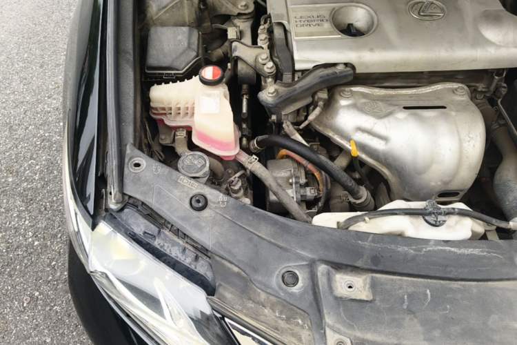 Used Lexus ES 2015 300h Luxury Edition Engine Bay Right