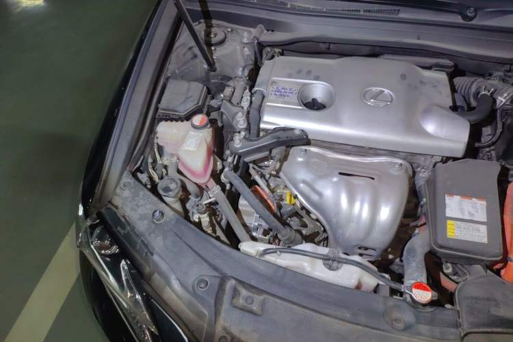 Used Lexus ES 2015 300h Comfort Edition Engine Bay Right
