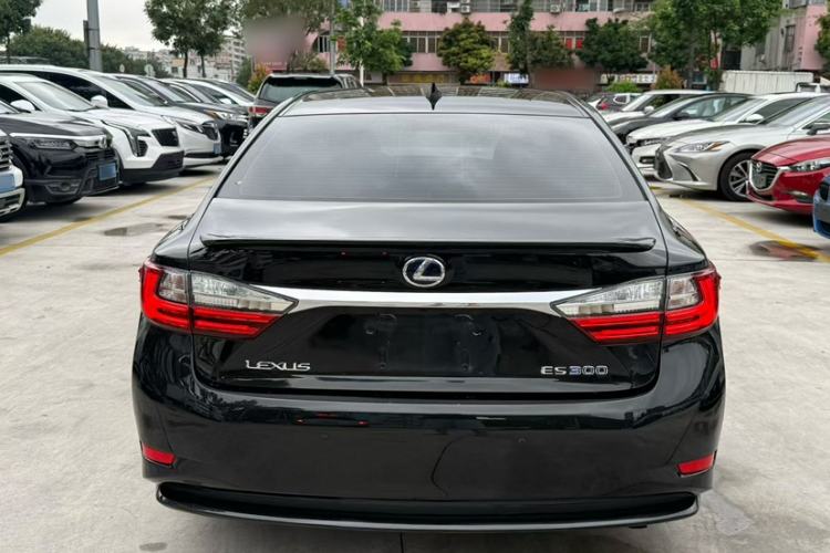 Used Lexus ES 2015 300h Comfort Edition Exterior 1
