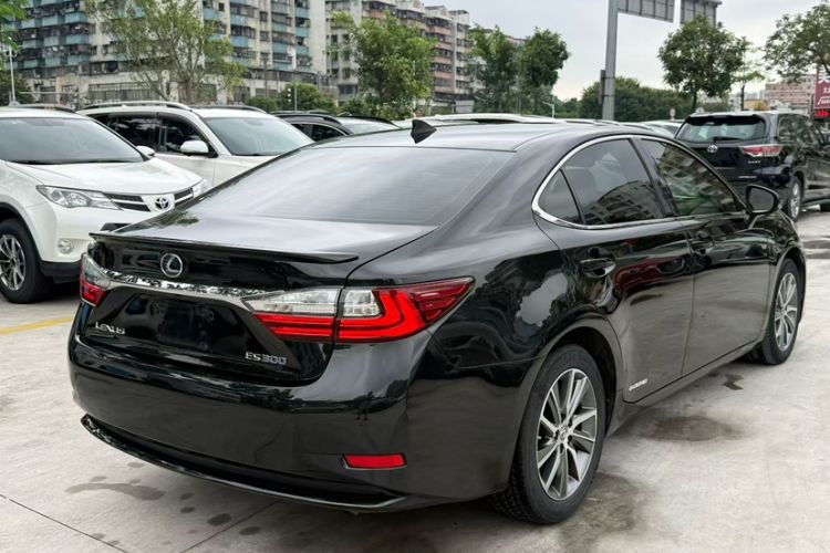 Used Lexus ES 2015 300h Comfort Edition Exterior 2