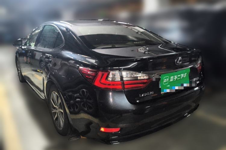 Used Lexus ES 2015 300h Luxury Edition Exterior 3