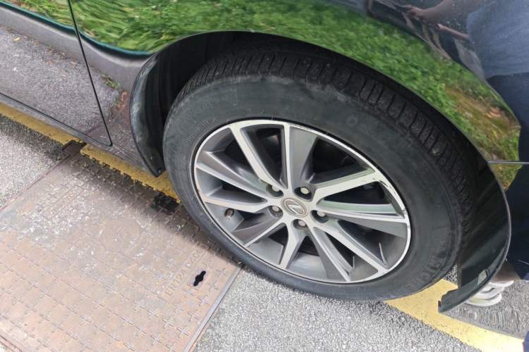 Used Lexus ES 2015 300h Comfort Edition Exterior 7