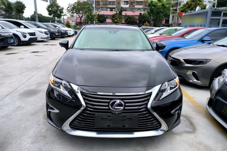 Used Lexus ES 2015 300h Comfort Edition Front