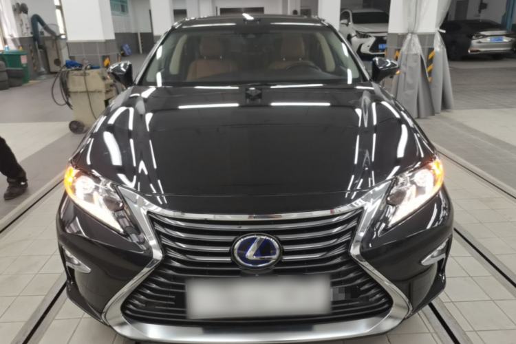 Used Lexus ES 2015 300h Comfort Edition Front