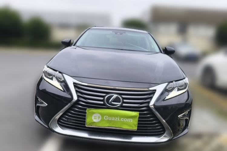 Used Lexus ES 2015 300h Luxury Edition Front