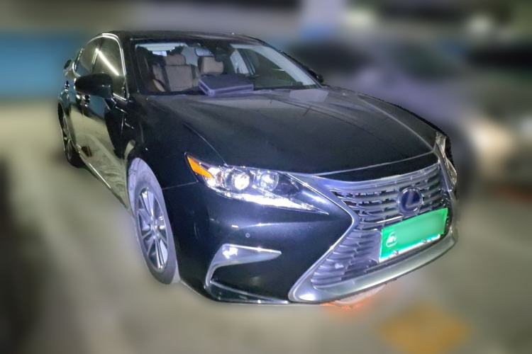 Used Lexus ES 2015 300h Comfort Edition Front Right 45 Deg