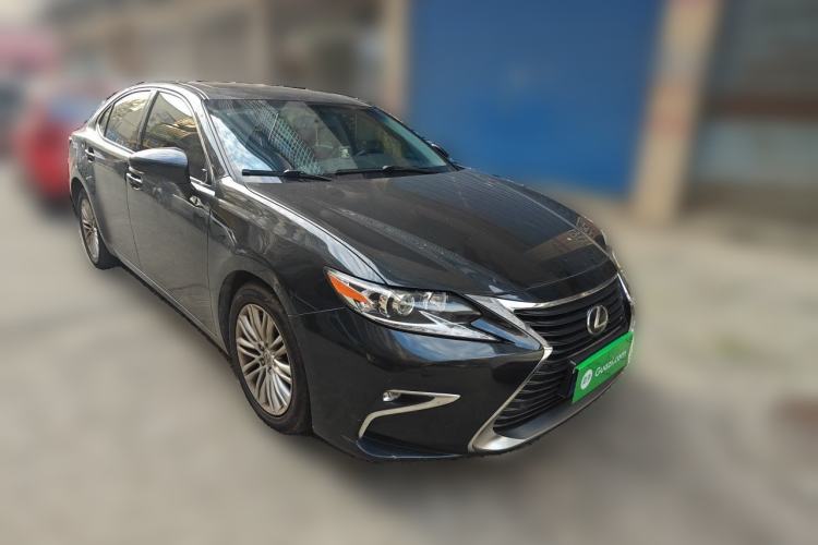 Used Lexus ES 2015 200 Elite Edition Front Right 45 Deg