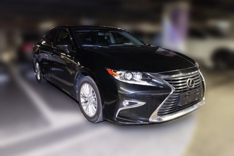 Used Lexus ES 2015 250 Elegant Edition Front Right 45 Deg