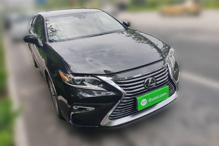 Used Lexus ES 2015 200 Comfort Edition Front Right 45 Deg