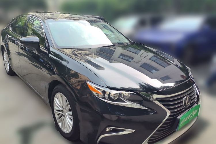 Used Lexus ES 2015 200 Comfort Edition Front Right 45 Deg