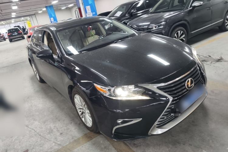 Used Lexus ES 2015 200 Elite Edition Front Right 45 Deg