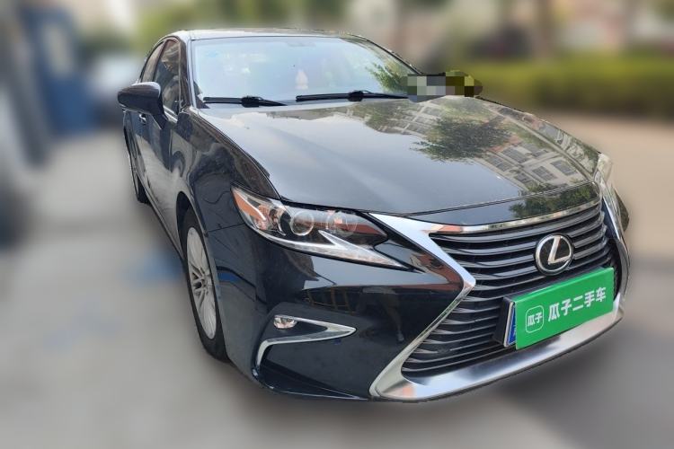 Used Lexus ES 2015 200 Elite Edition Front Right 45 Deg