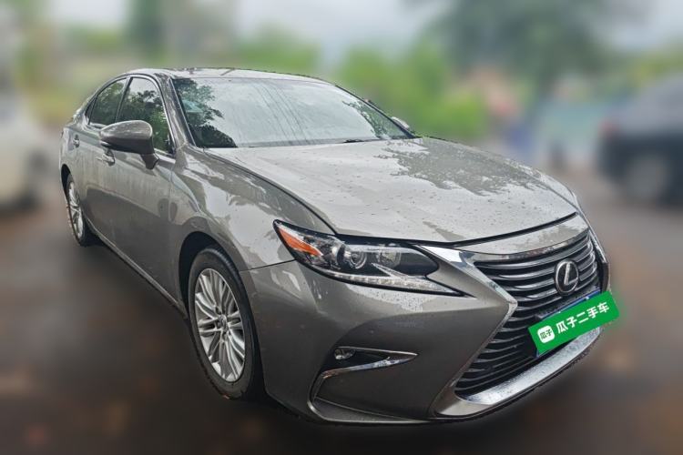 Used Lexus ES 2015 200 Elite Edition Front Right 45 Deg