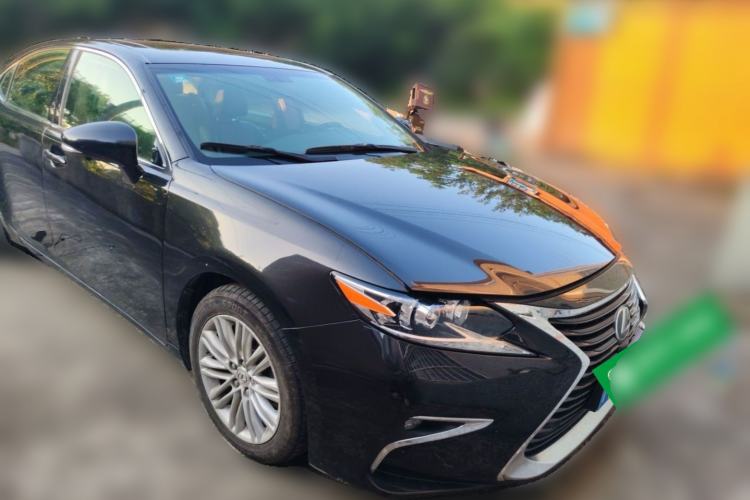 Used Lexus ES 2015 200 Elite Edition Front Right 45 Deg
