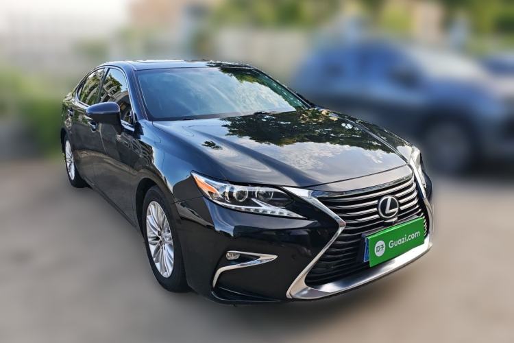 Used Lexus ES 2015 200 Elite Edition Front Right 45 Deg