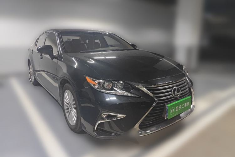 Used Lexus ES 2015 200 Comfort Edition Front Right 45 Deg
