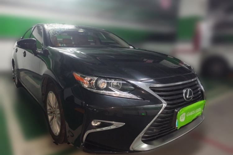 Used Lexus ES 2015 250 Elegant Edition Front Right 45 Deg