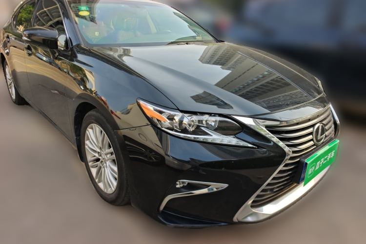 Used Lexus ES 2015 200 Elite Edition Front Right 45 Deg