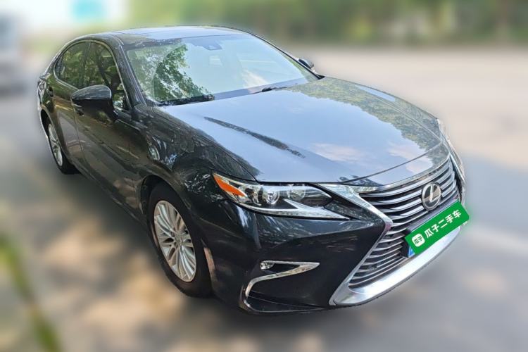 Used Lexus ES 2015 200 Comfort Edition Front Right 45 Deg