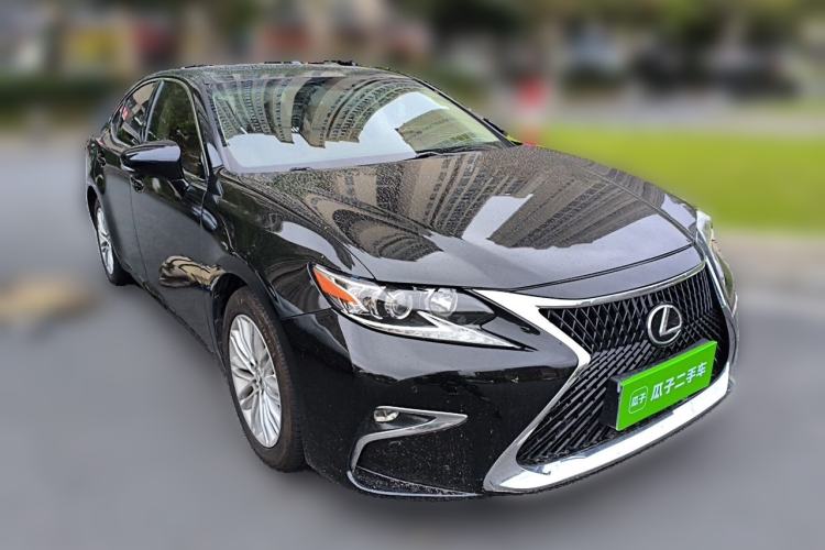 Used Lexus ES 2015 250 Elegant Edition Front Right 45 Deg