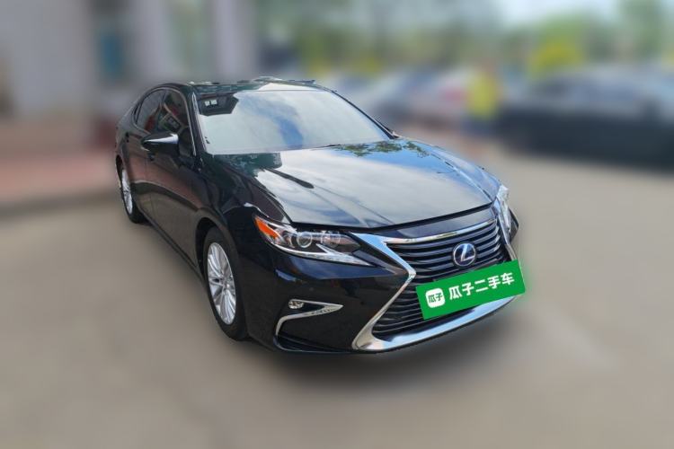 Used Lexus ES 2015 200 Comfort Edition Front Right 45 Deg