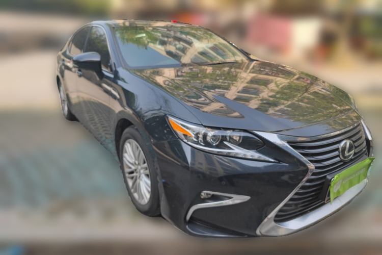 Used Lexus ES 2015 250 Elegant Edition Front Right 45 Deg