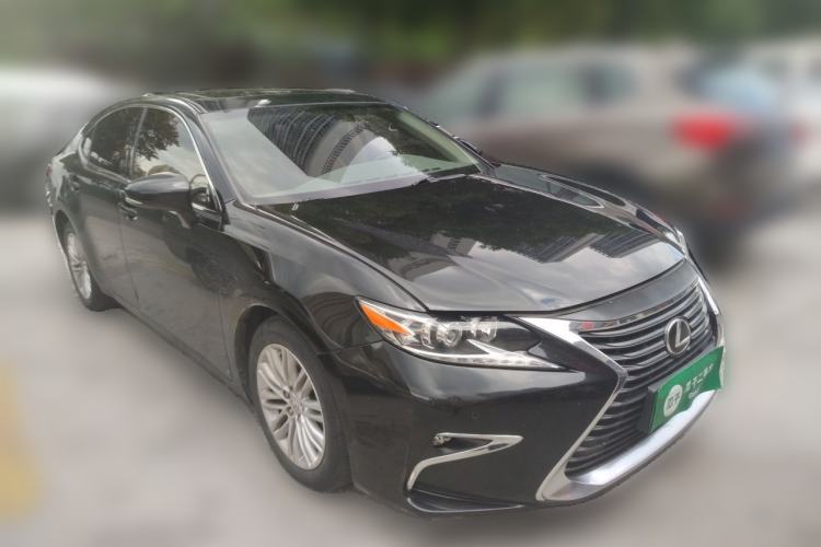 Used Lexus ES 2015 200 Elite Edition Front Right 45 Deg