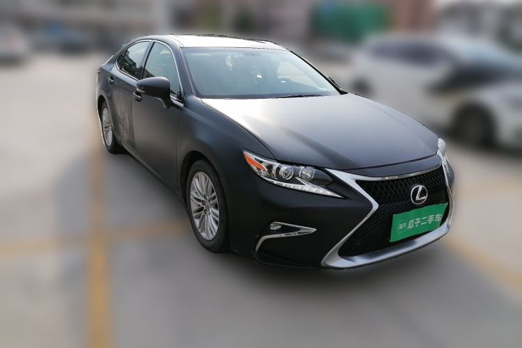 Used Lexus ES 2015 200 Elite Edition Front Right 45 Deg