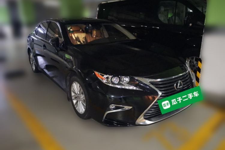 Used Lexus ES 2015 200 Comfort Edition Front Right 45 Deg