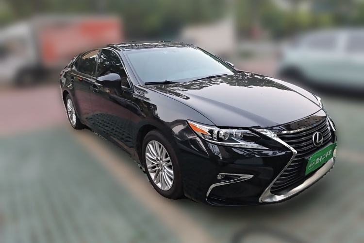 Used Lexus ES 2015 200 Elite Edition Front Right 45 Deg