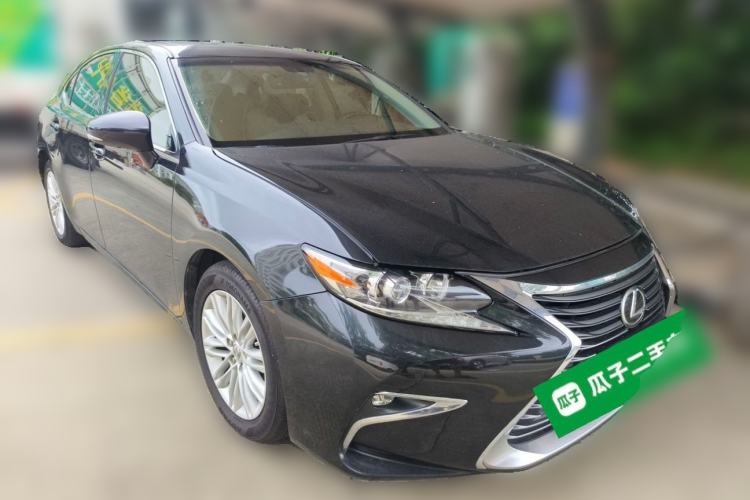 Used Lexus ES 2015 250 Elegant Edition Front Right 45 Deg