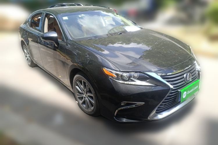 Used Lexus ES 2015 300h Comfort Edition Front Right 45 Deg