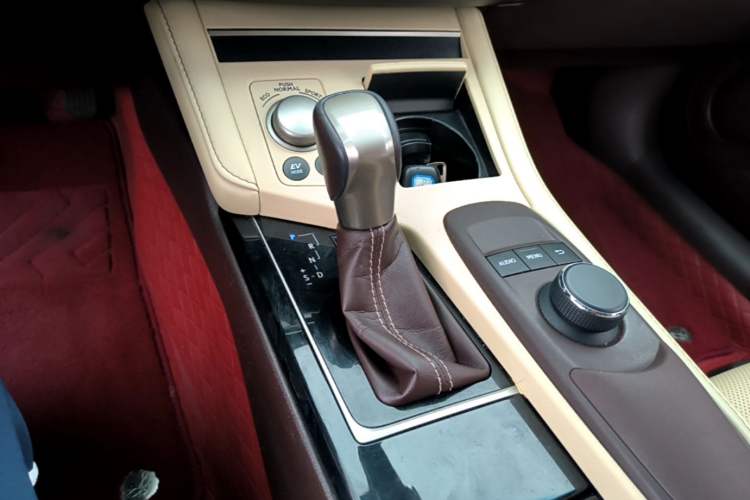 Used Lexus ES 2015 300h Comfort Edition Gear Lever