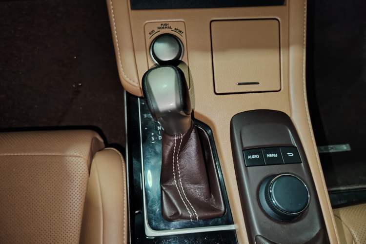 Used Lexus ES 2015 200 Elite Edition Gear Lever