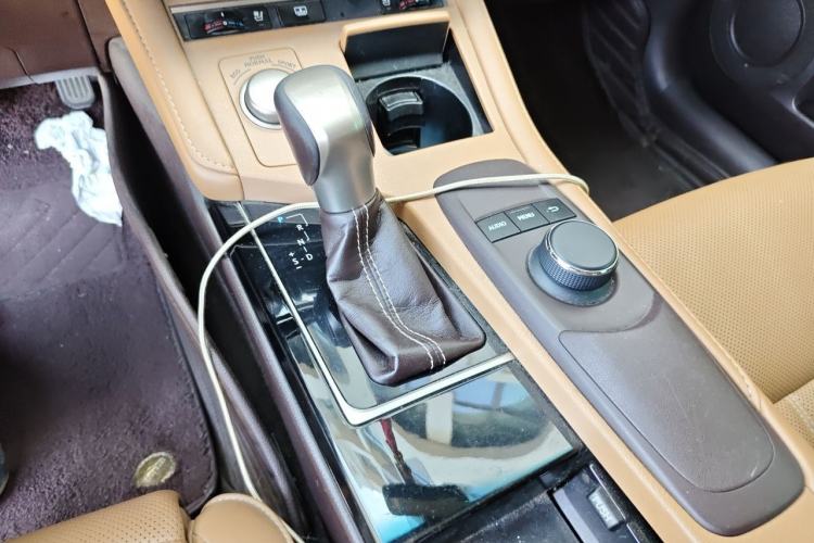 Used Lexus ES 2015 250 Elegant Edition Gear Lever