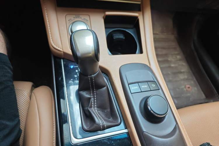 Used Lexus ES 2015 200 Elite Edition Gear Lever