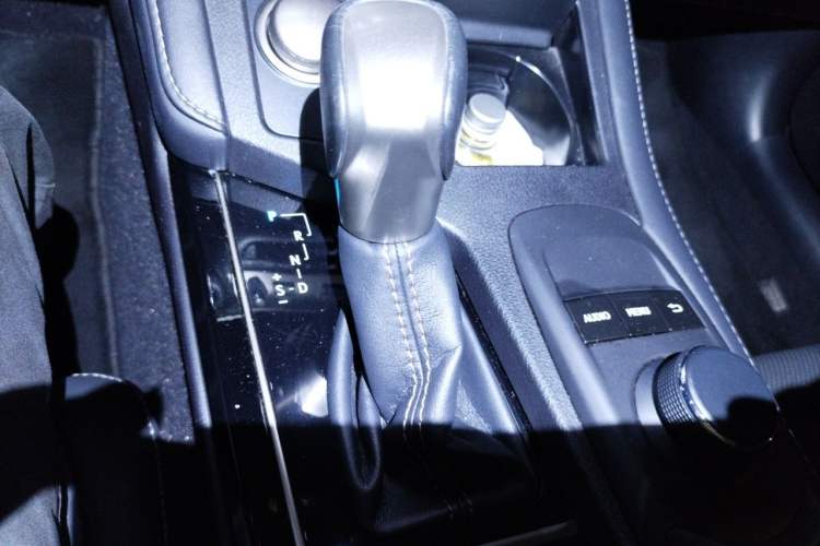 Used Lexus ES 2015 250 Elegant Edition Gear Lever