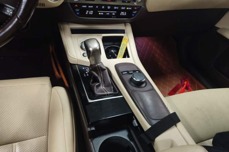 Used Lexus ES 2015 200 Elite Edition Gear Lever