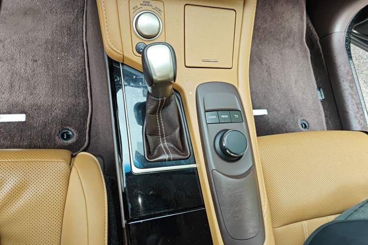 Used Lexus ES 2015 200 Elite Edition Gear Lever